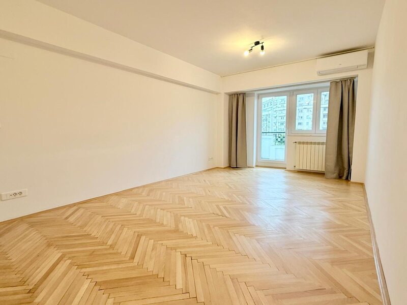 Unirii, vizavi de Rond Alba Iulia, 3 camere, utilat, nemobilat,