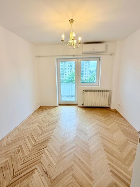 Unirii, vizavi de Rond Alba Iulia, 3 camere, utilat, nemobilat,