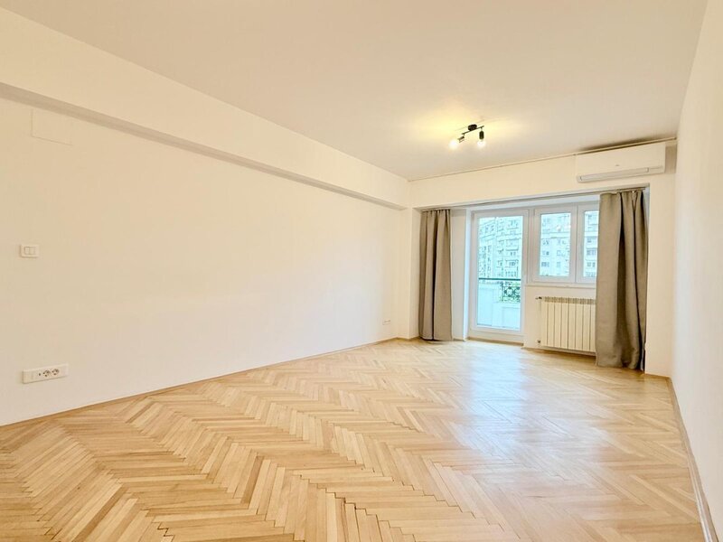Unirii, vizavi de Rond Alba Iulia, 3 camere, utilat, nemobilat,