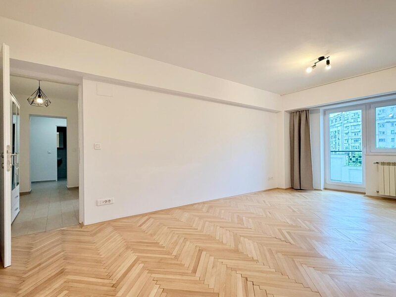 Unirii, vizavi de Rond Alba Iulia, 3 camere, utilat, nemobilat,