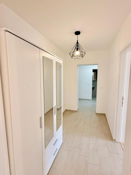 Unirii, vizavi de Rond Alba Iulia, 3 camere, utilat, nemobilat,