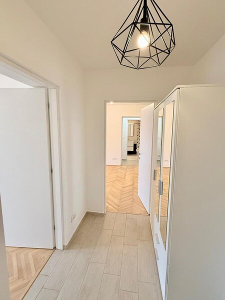 Unirii, vizavi de Rond Alba Iulia, 3 camere, utilat, nemobilat,