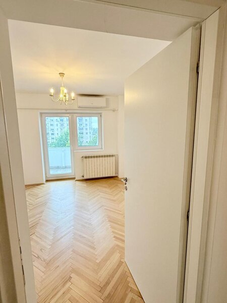 Unirii, vizavi de Rond Alba Iulia, 3 camere, utilat, nemobilat,